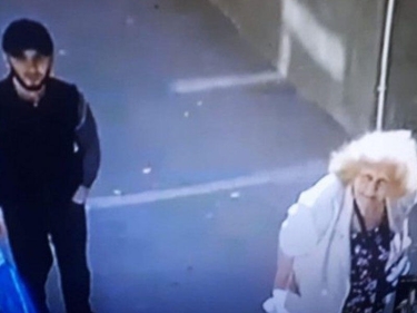 Bakıda insafsız oğurluq: Yaşlı qadının çörəyini yeyib, pulunu oğurladı - VİDEO